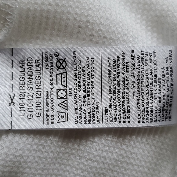 Old Navy maroon long sleeve with print & plain white long sleeve bundle - Picture 13 of 13